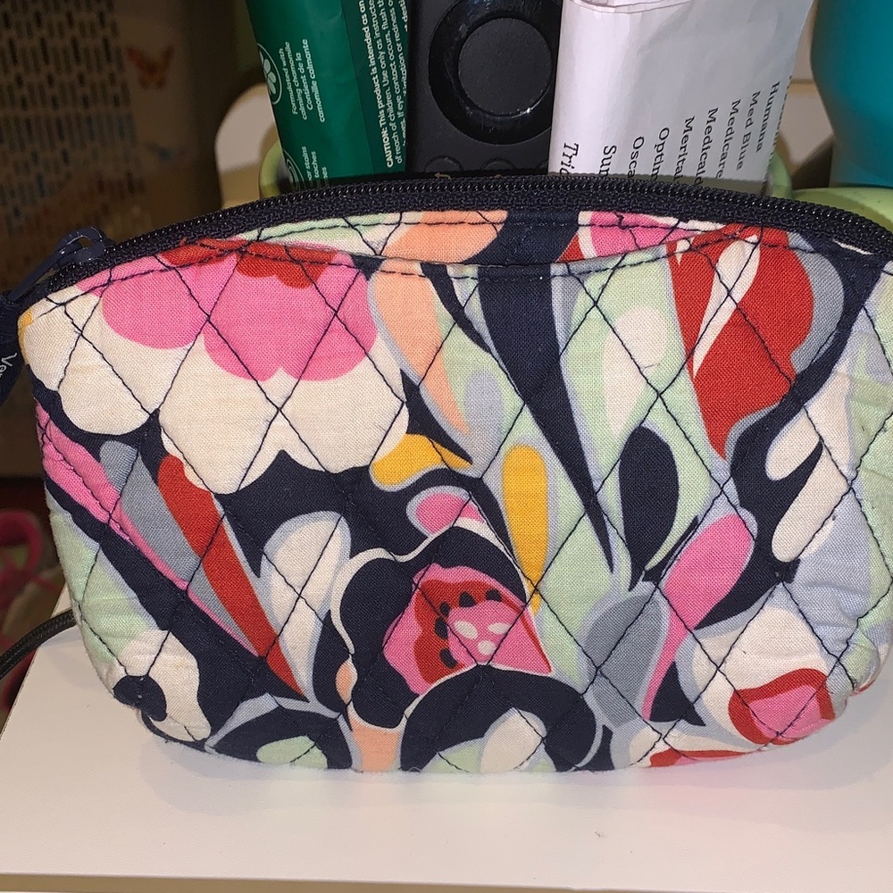 Vera Bradley makeup bag/wallet/pouch - Picture 1 of 6